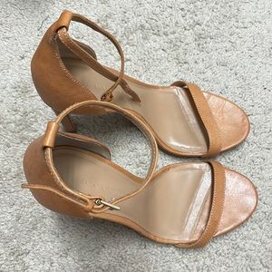 Gorgeous leather heel sandals.